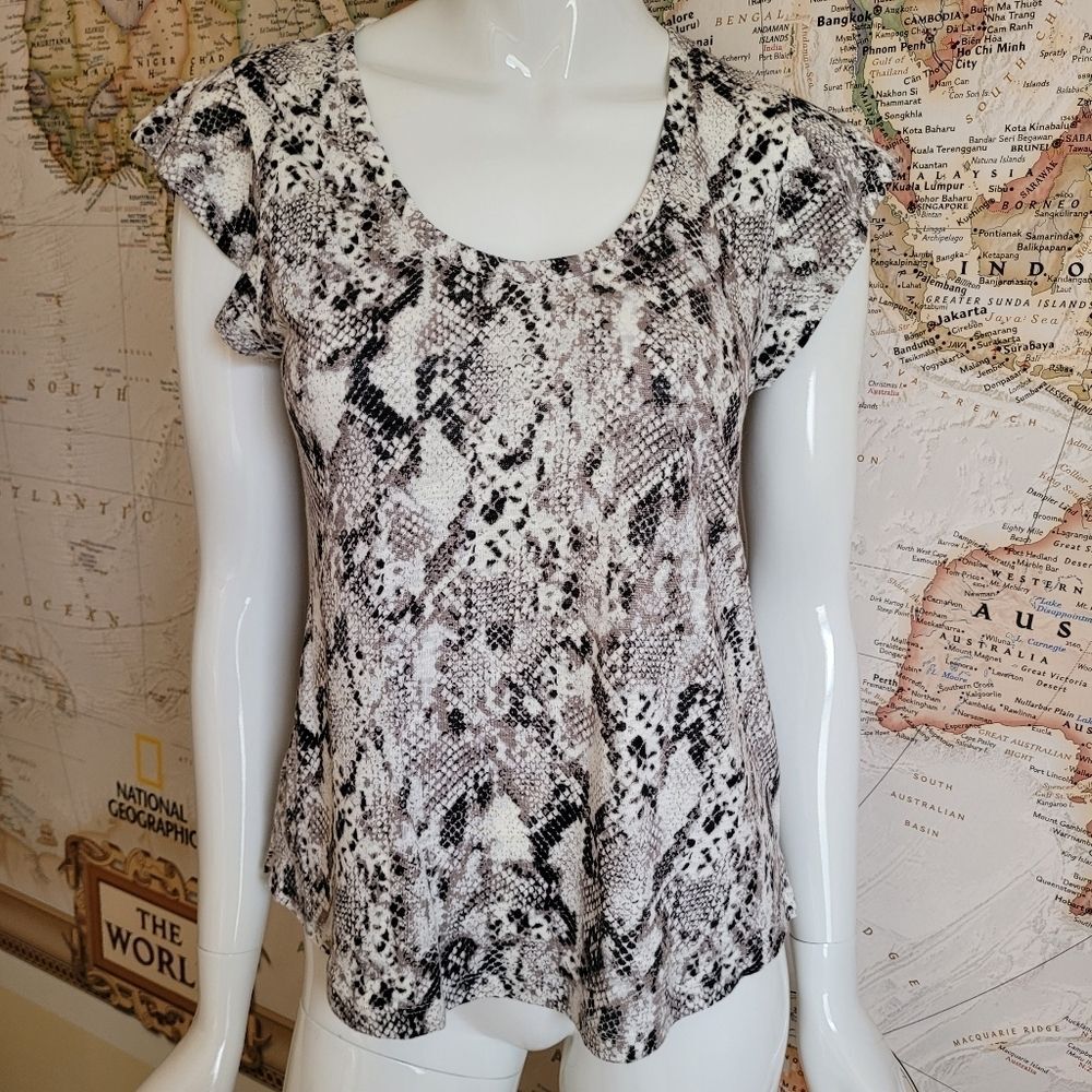 Sanctuary ivory black snakeskin scoop neck top linen flutter sleeves edgy fun XS